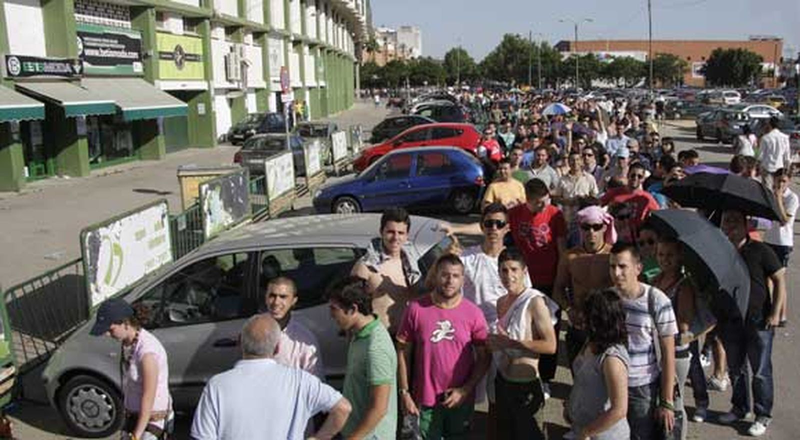 El Betis inicia su campaña de abonos con un aumento del 15%, reducible con ofertas