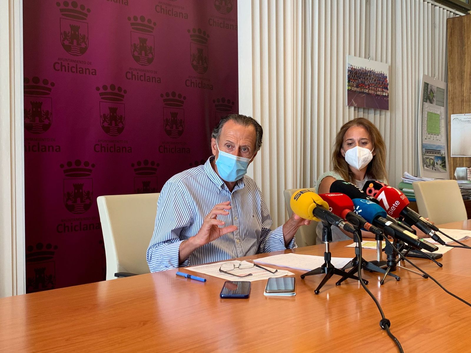 Un momento de la comparecencia del alcalde y la delegada de Urbanismo, este jueves en el Ayuntamiento.