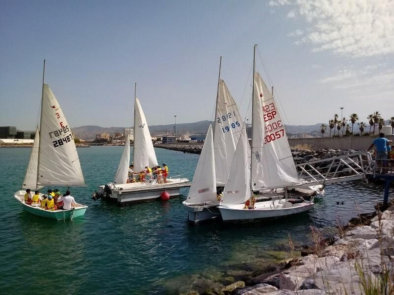 Imagen de una de las actividades del Circuito Provincial de Vela Diputación de Málaga. Imagen de una de las actividades del Circuito Provincial de Vela Diputación de Málaga.