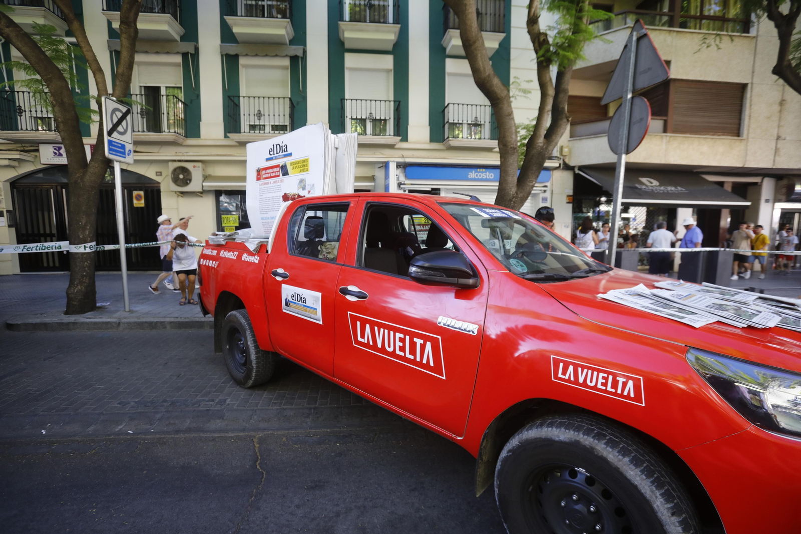 El ambiente en Montilla tras la llegada de La Vuelta, en imágenes
