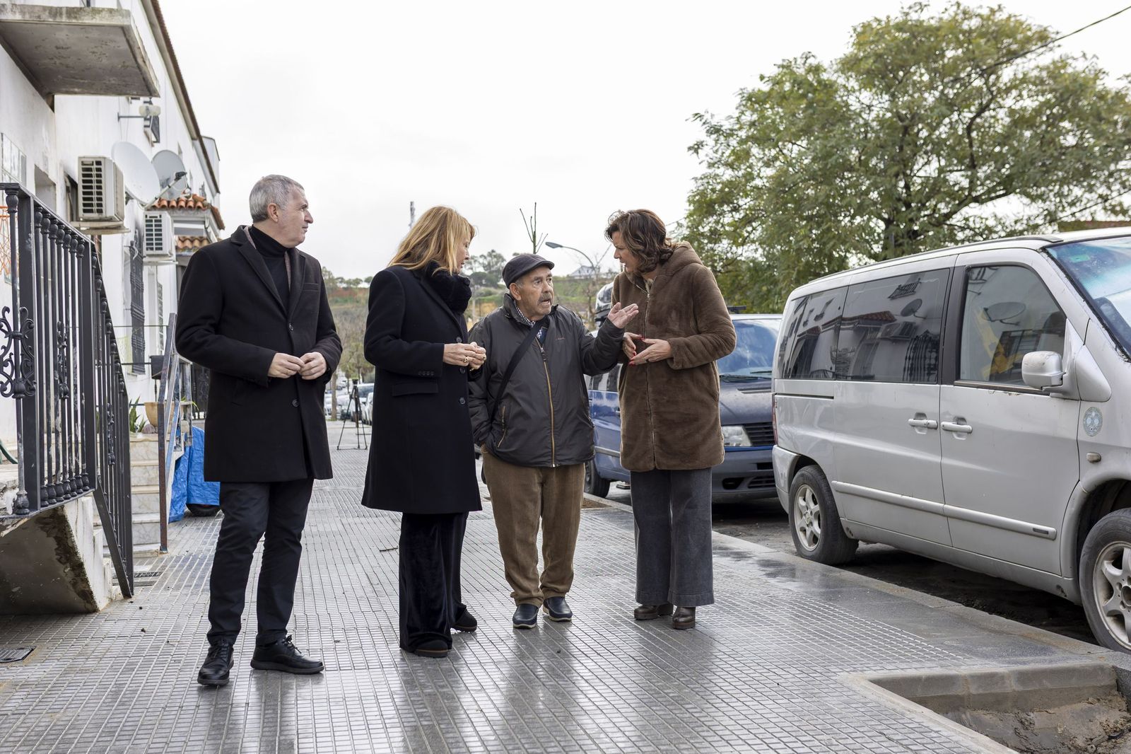 Visita institucional tras la obras en la calle Natividad de Huelva.