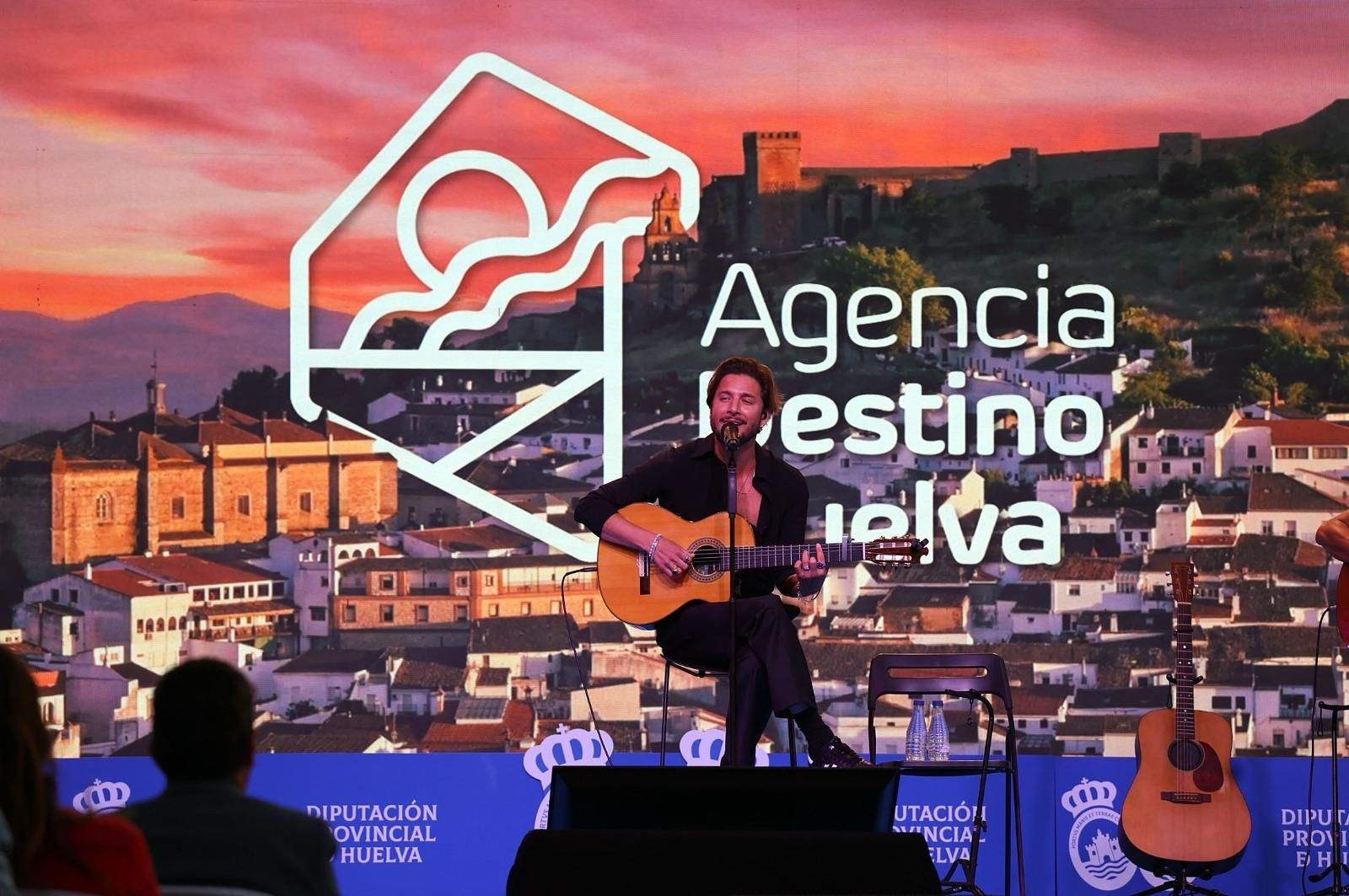 Manuel Carrasco muestra su apoyo al Destino Huelva. Manuel Carrasco muestra su apoyo al Destino Huelva.