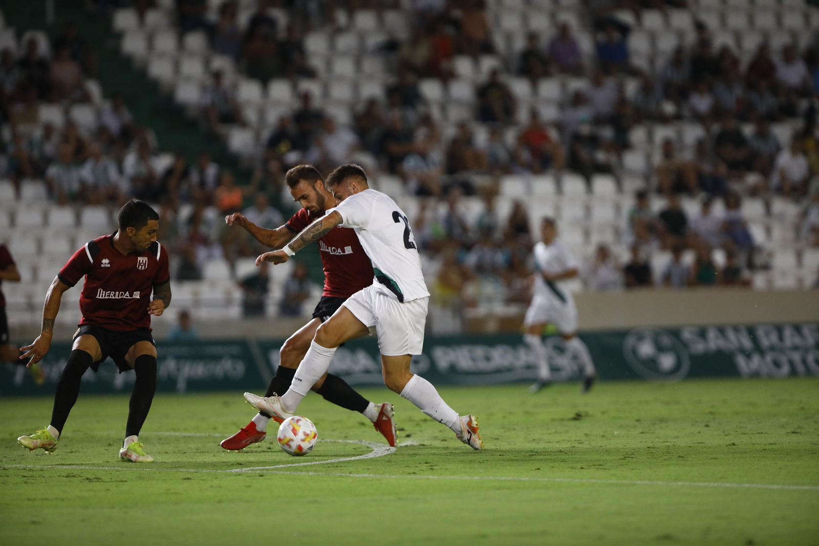 Las imágenes de la victoria del Córdoba CF ante el Mérida