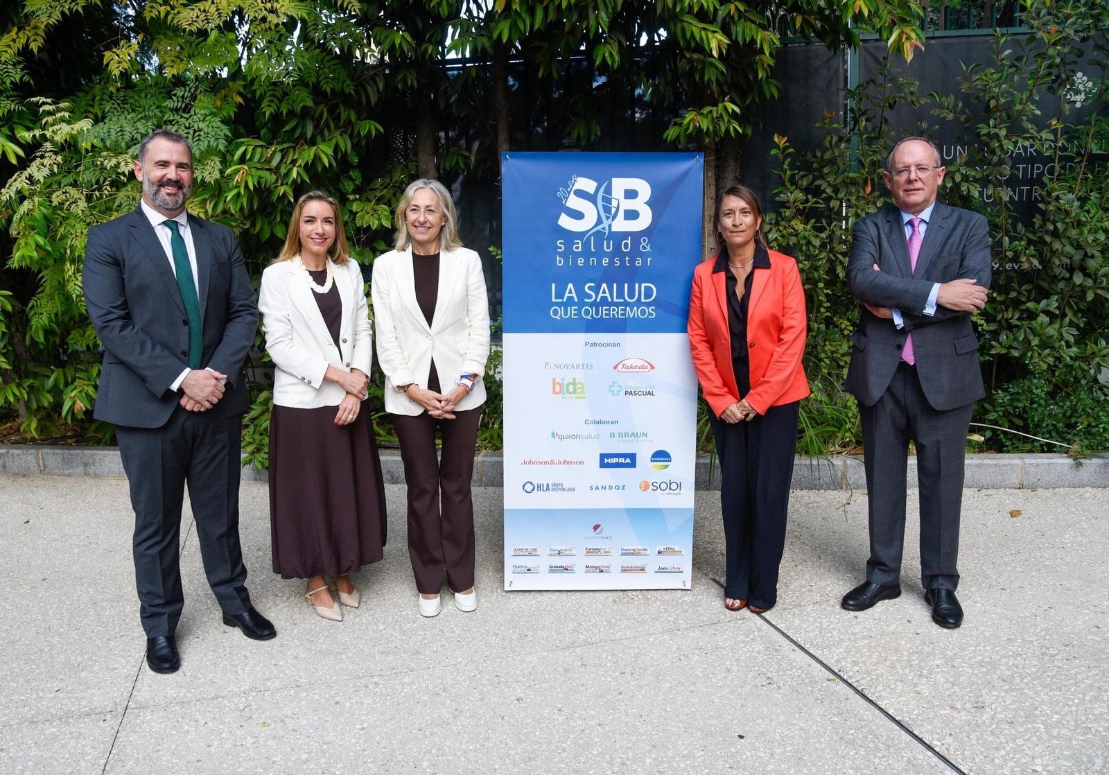 Pablo Sierra, director de Acceso a Mercado y Asuntos Corporativos de Takeda; Matilde Sánchez Reyes, secretaria del consejo rector de Bidafarma; Rocío Hernández, consejera de Salud y Consumo; Josefina Lloret, responsable del área de Pacientes de Novartis; y Felipe Granados, director general de Grupo Joly.