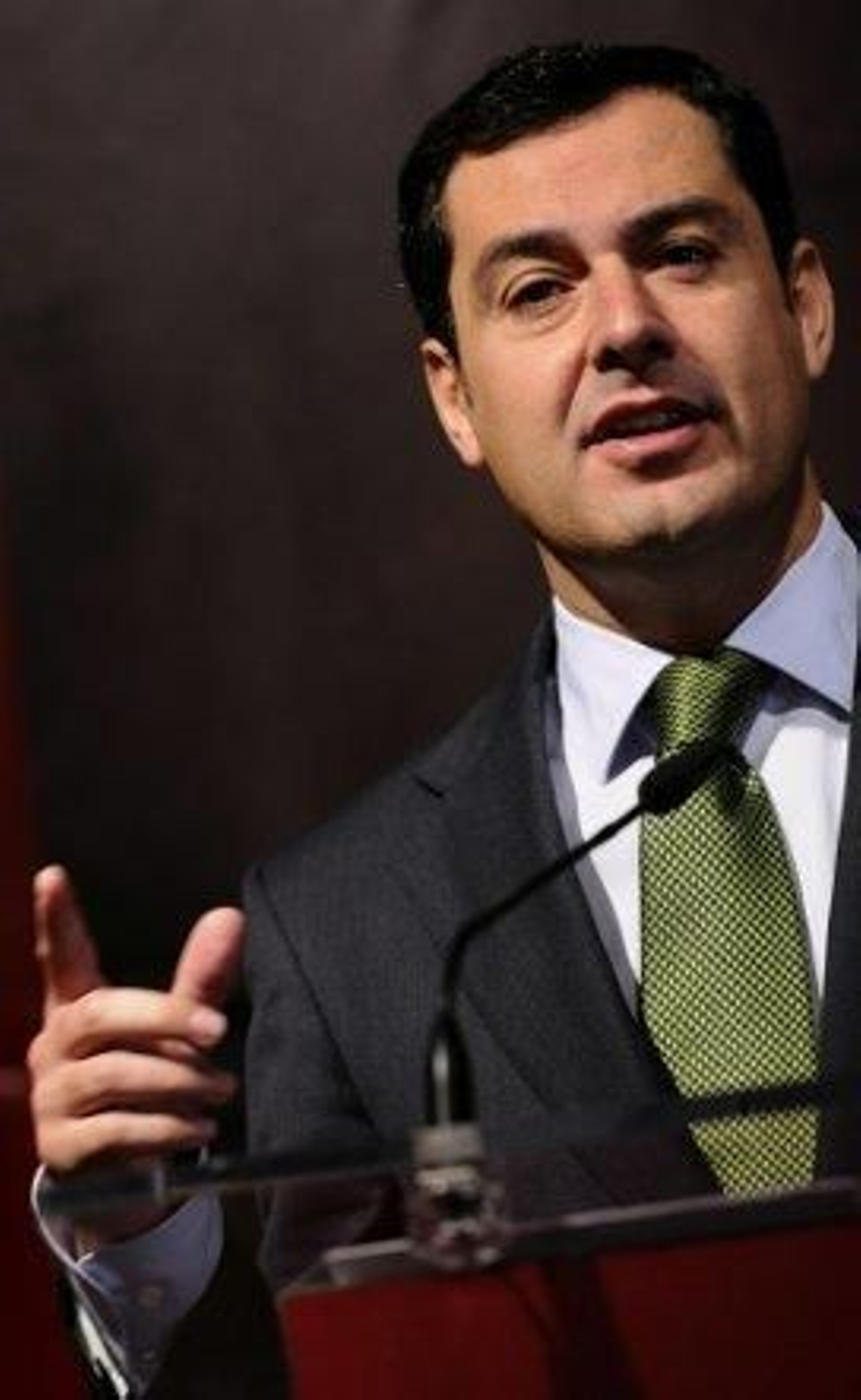 Moreno propone un pacto al PSOE contra Podemos, pero Susana Díaz lo descarta