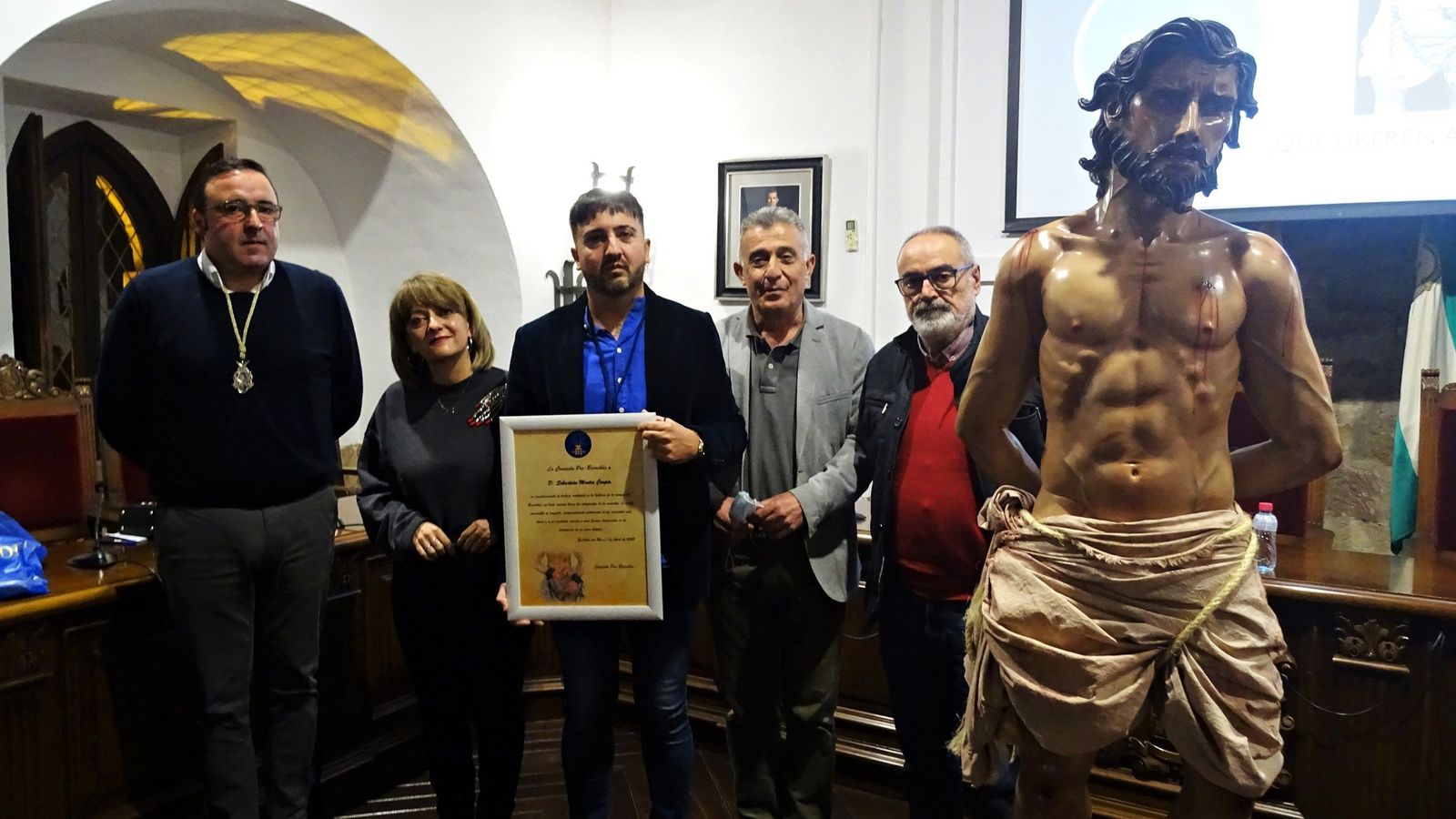 Sebastián Montes presenta la talla de Barrabás en Villa del Río.