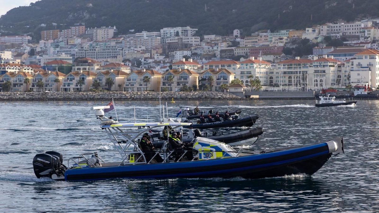 El escuadrón de Gibraltar de la Royal Navy coordina maniobras militares.