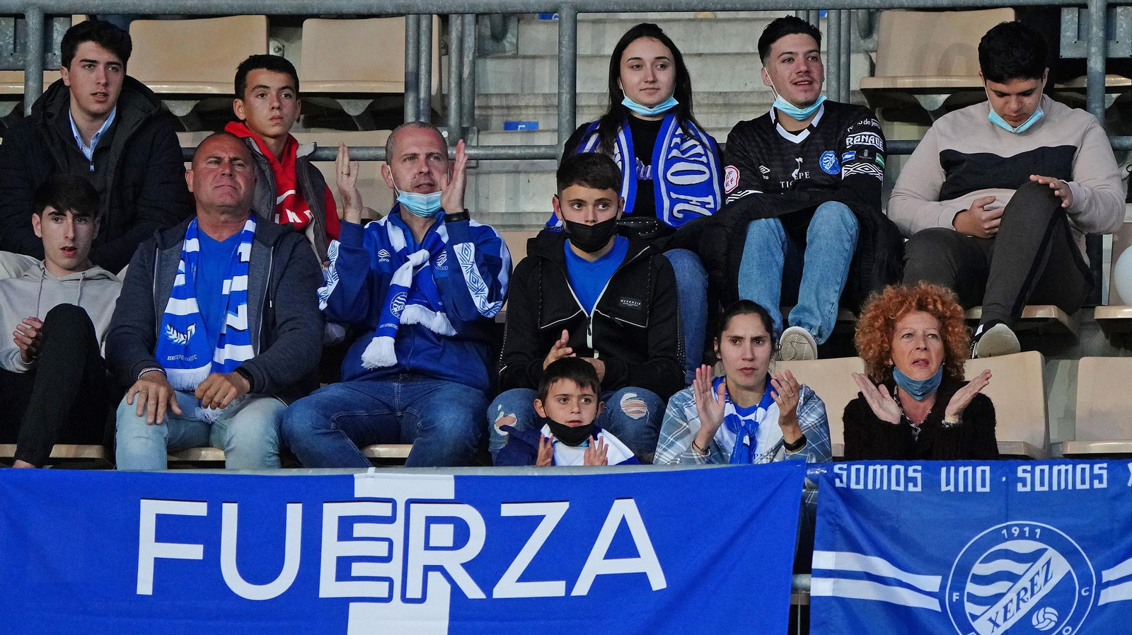 Imágenes del partido entre el Xerez DFC y el Vélez CF (0-0)