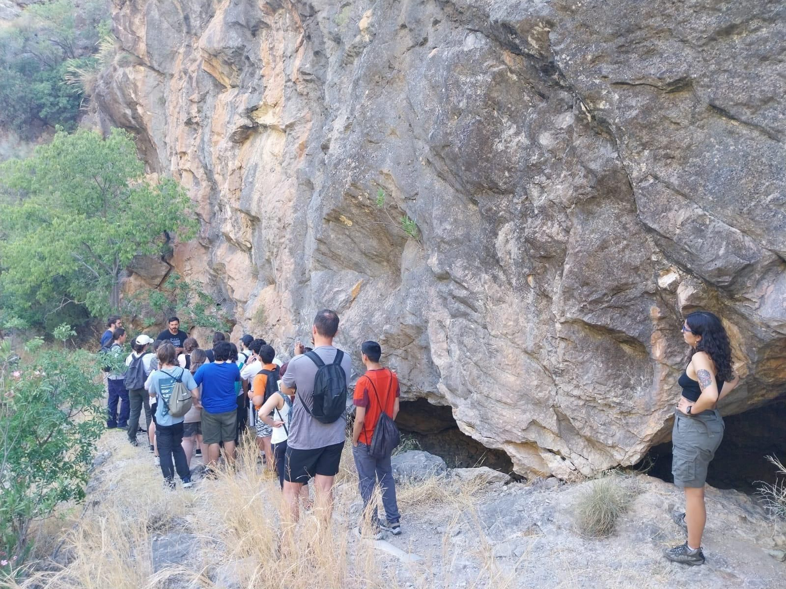 Los hallazgos de restos humanos de la edad del Cobre, en la cueva del río Cuadros, en Bedmar, en imágenes