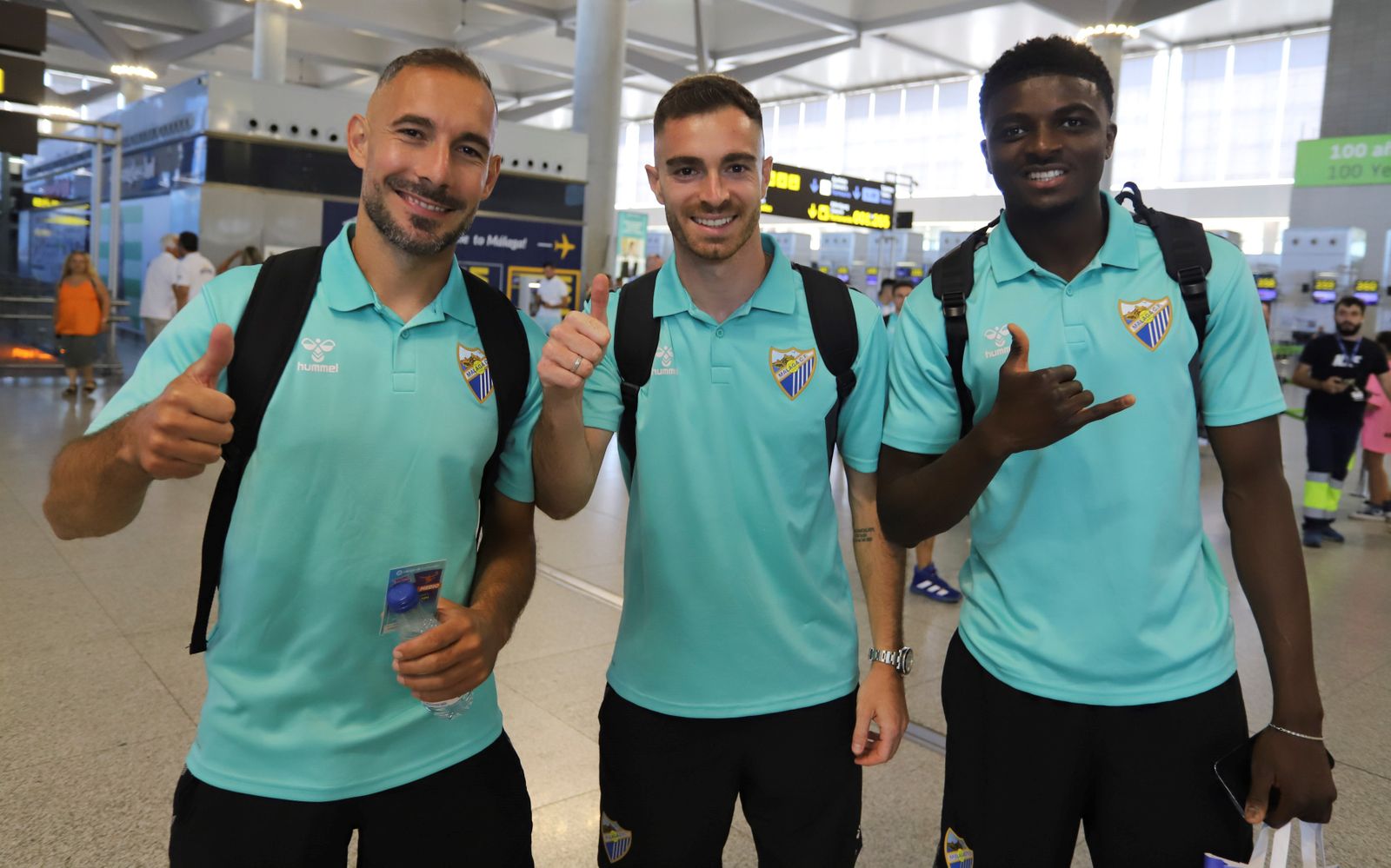 El espectacular preámbulo en el aeropuerto con la afición