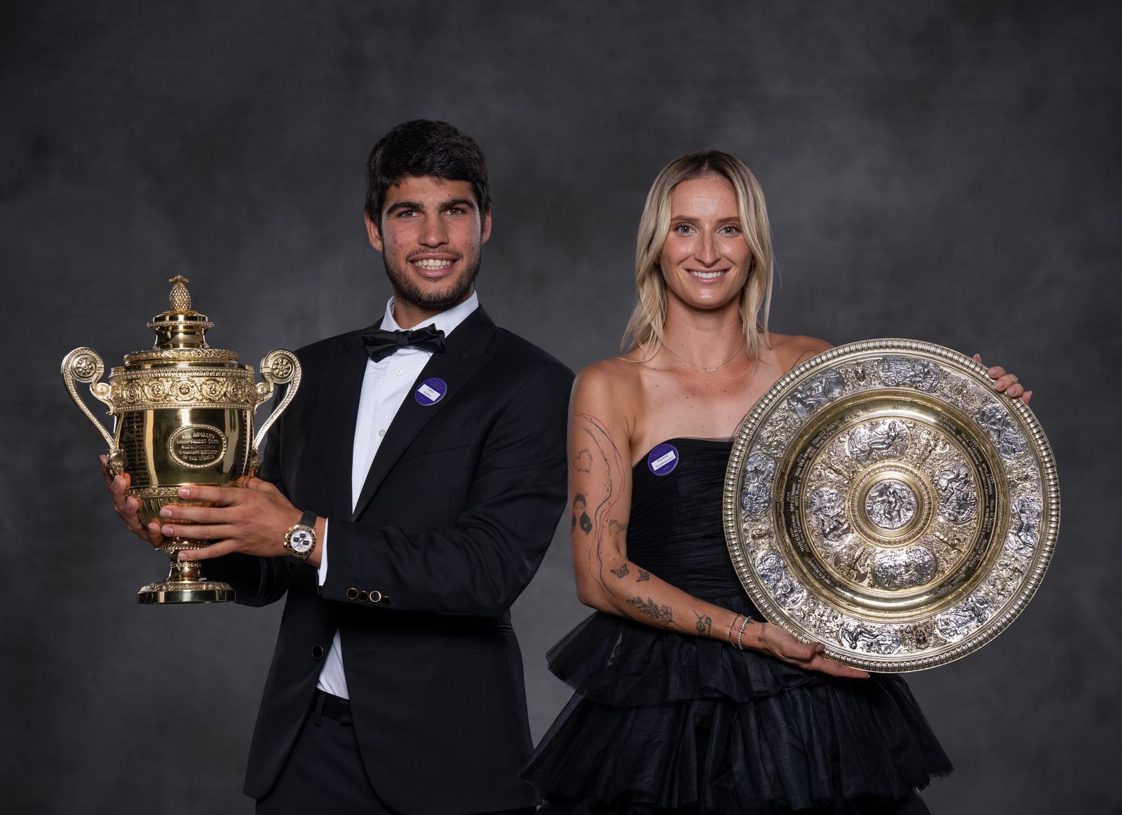 Carlos Alcaraz y Marketa Vondrousova, ganadores de Wimbledon 2023.