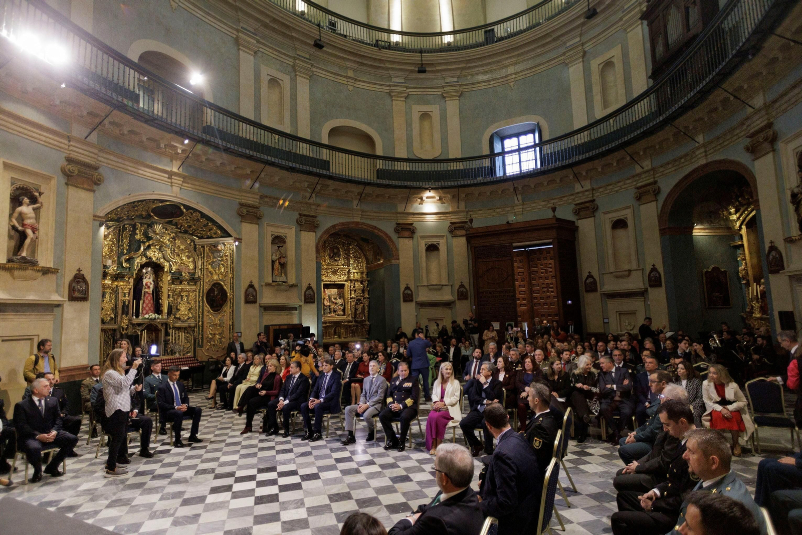 Las imágenes de la entrega de condecoraciones civiles en Cádiz.