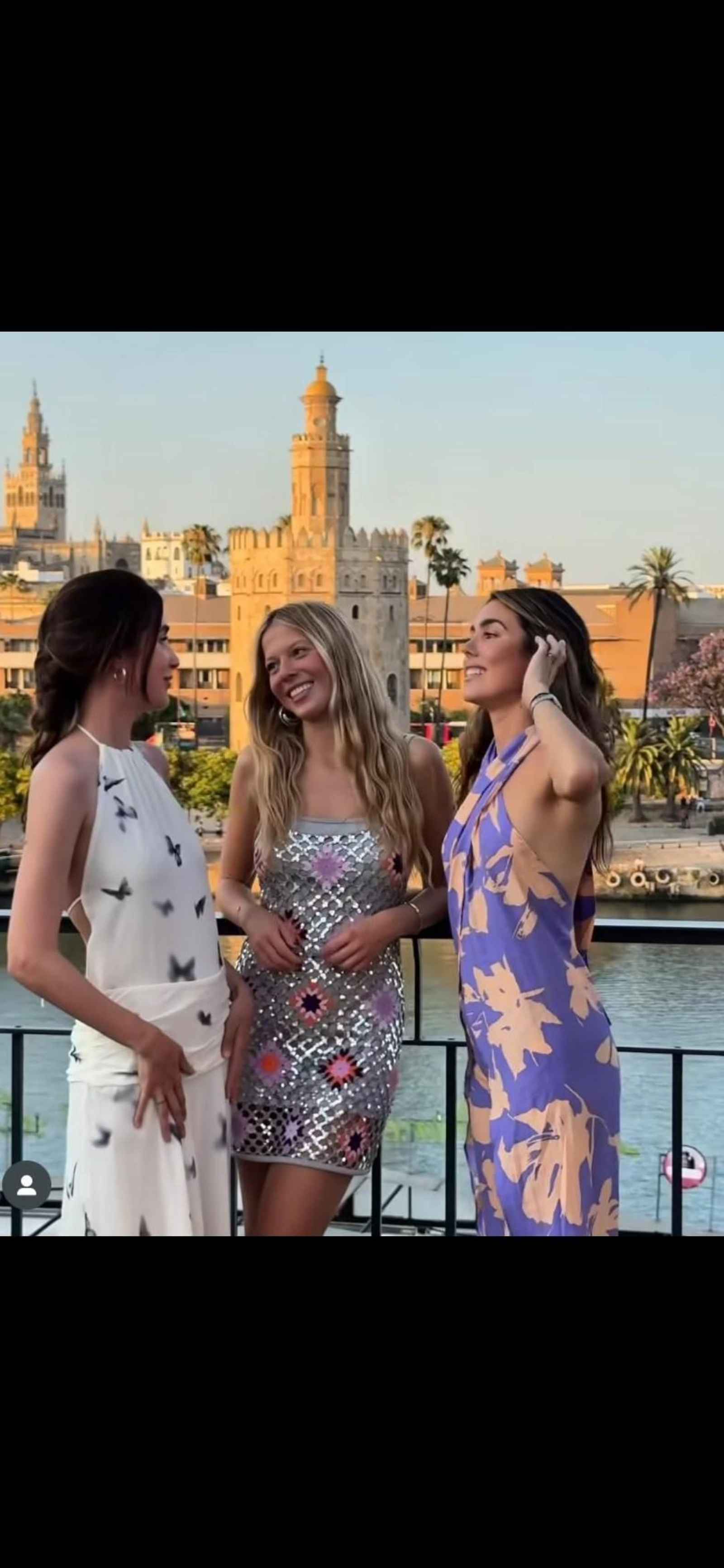 Sofía Hamela y Anna Padilla en el 'Enreo' previo a la noche del Icónica Santalucía Sevilla Fest con Emilia