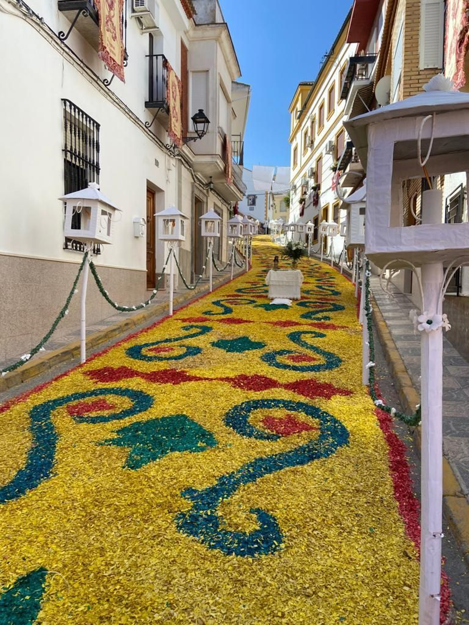 Un recorrido en imágenes por las coloridas alfombras del Corpus en Valenzuela