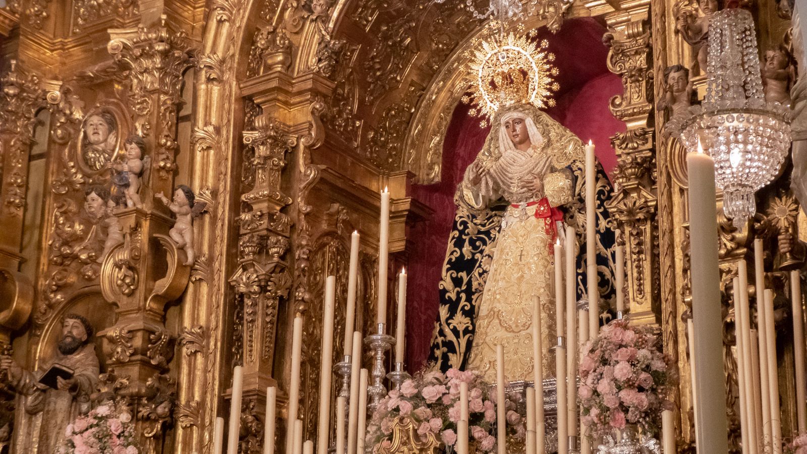 La Esperanza de Triana en su altar de septenario