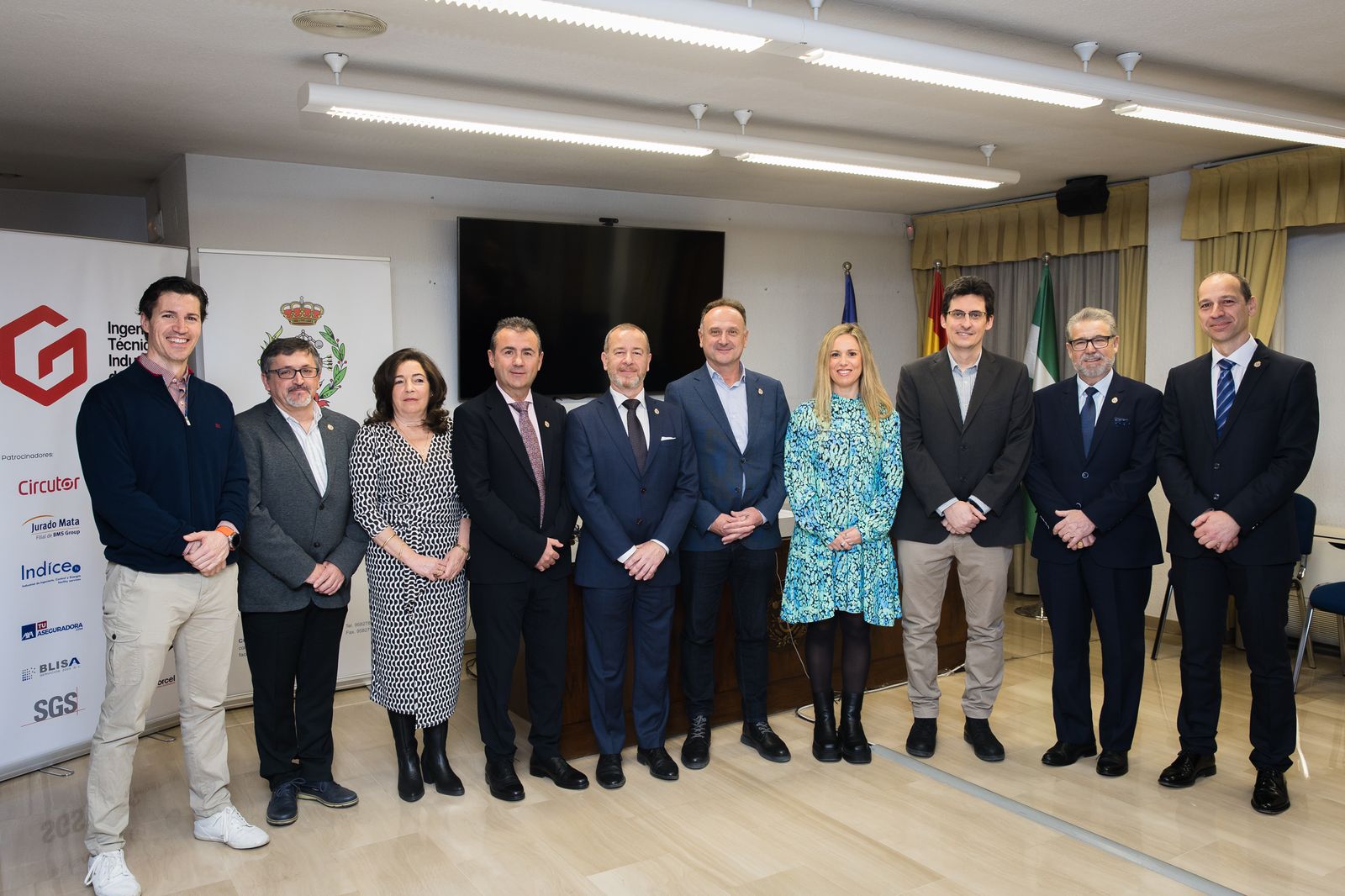 Foto de familia de la  nueva Junta de Gobierno.