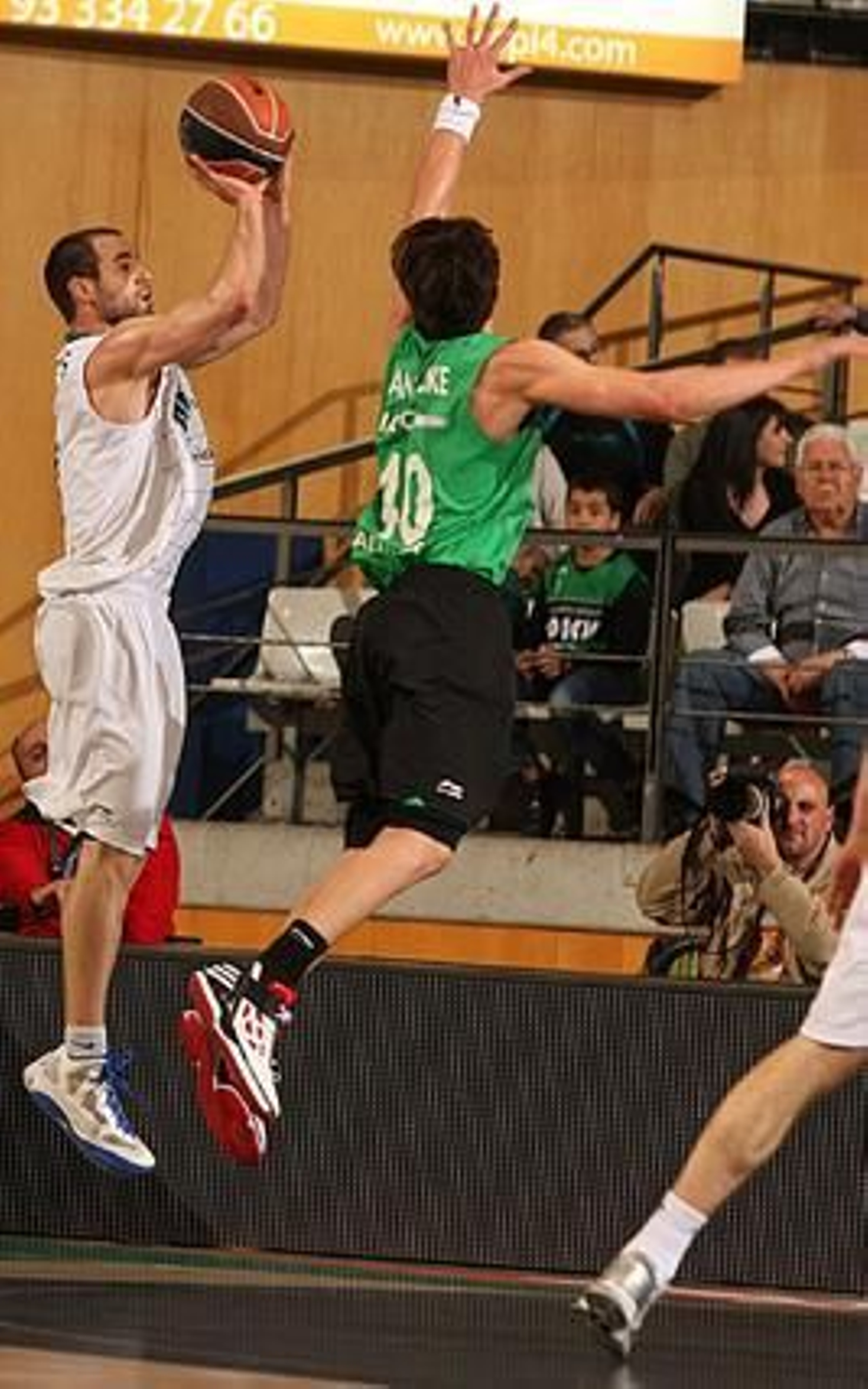 Encuentro entre el Joventut-Unicaja 

Foto: EFE / ACB