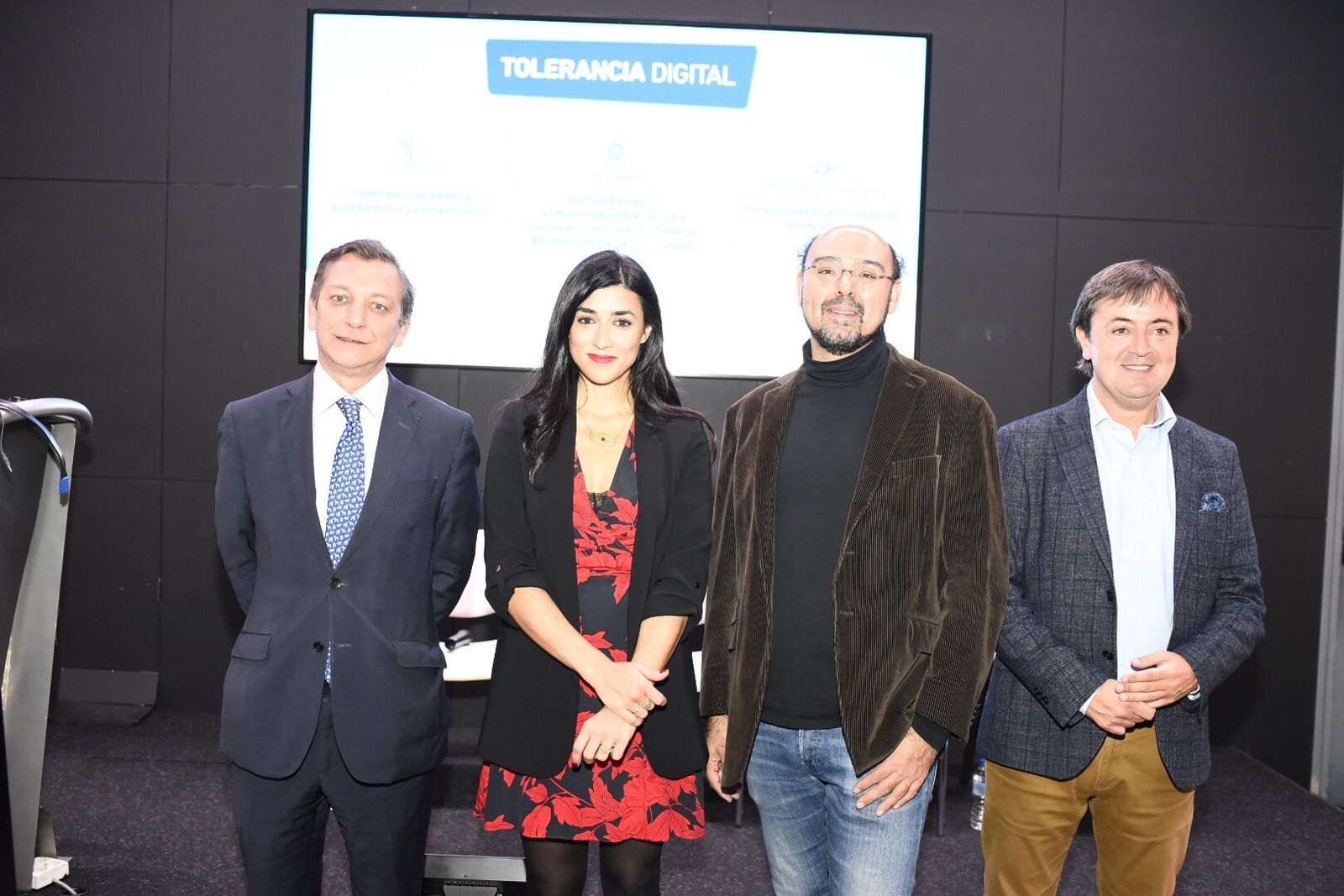 Eduardo Puig de la Bellacasa (Telefónica), Camino Rojo (Twitter), Luis Caballero (Injuve) y Jorge Flores (Pantallas Amigas).