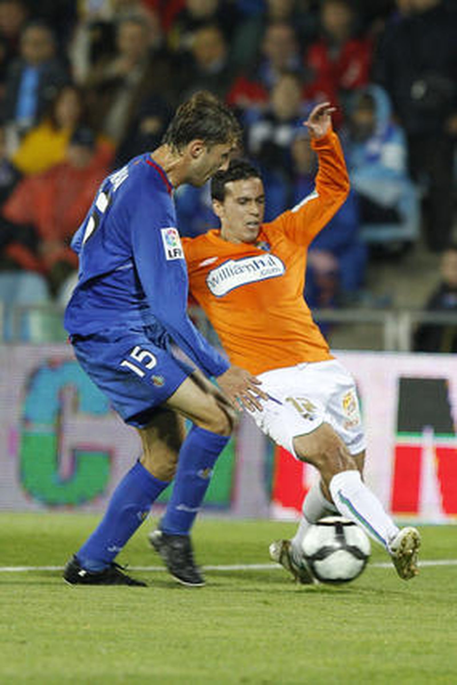 El Málaga pierde en Getafe y cae a puestos de descenso a falta de una jornada. / LOF