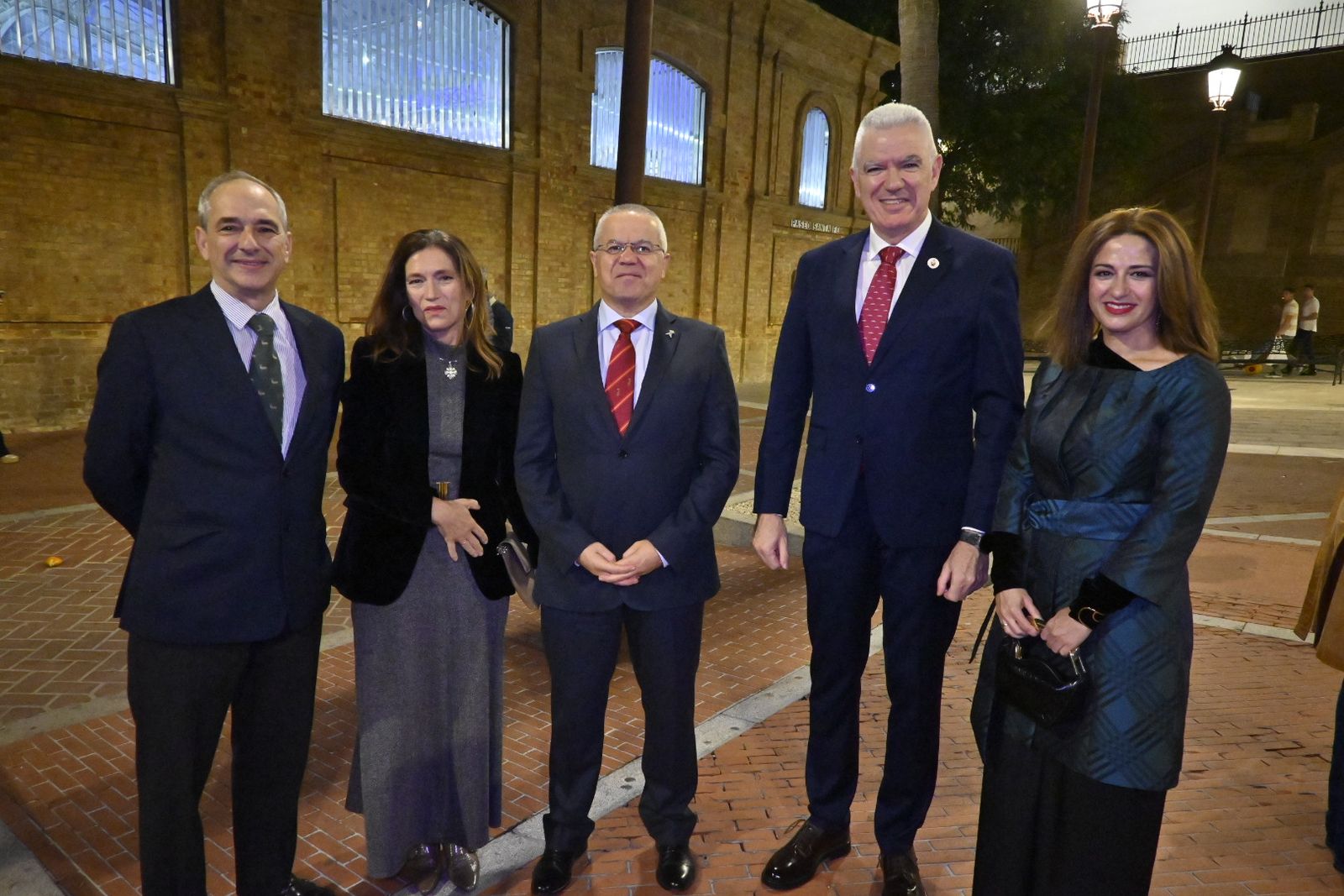 Imágenes de los invitados a la gala de los  37 premios Onubenses del Año