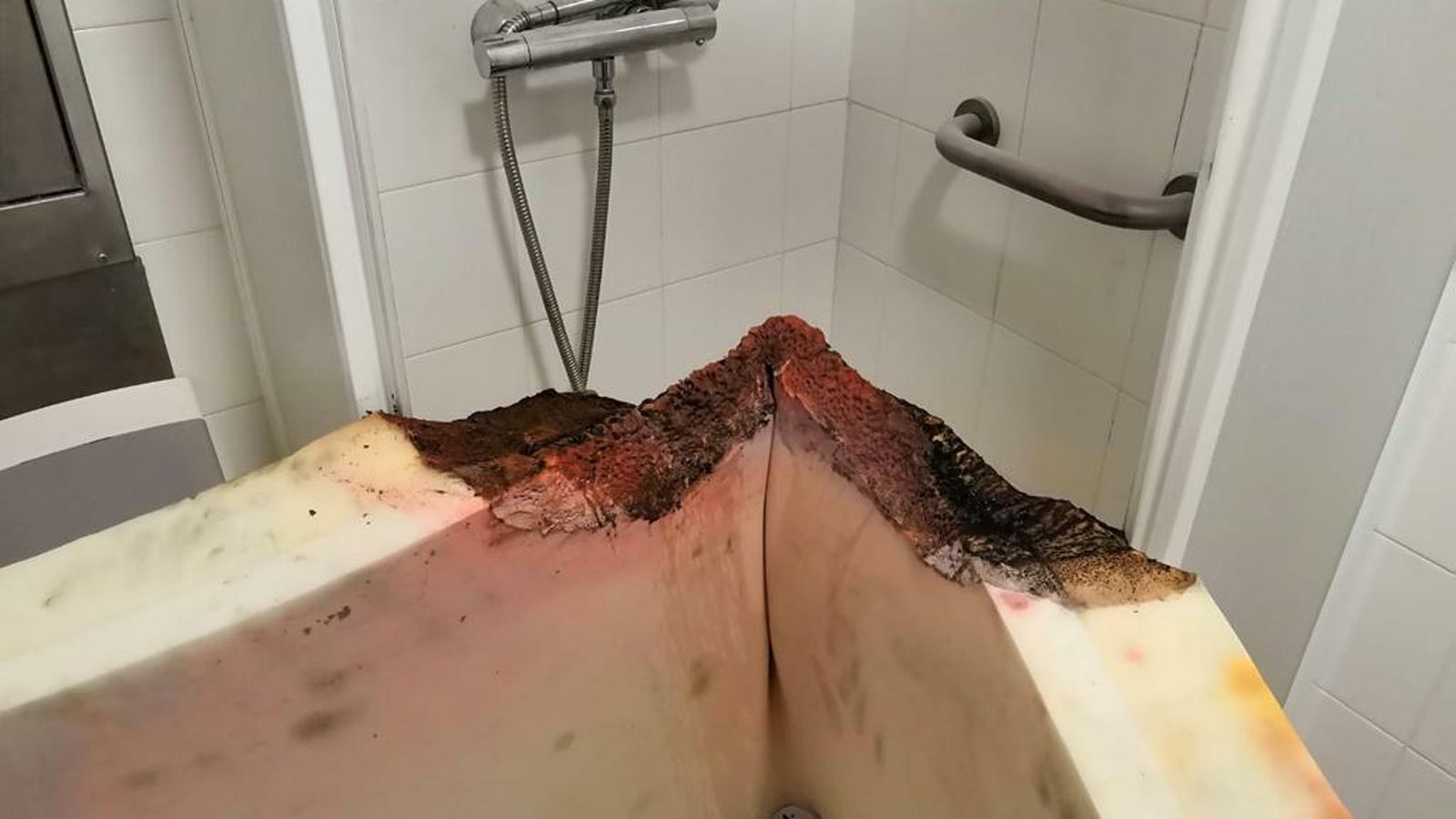 La gomaespuma del colchón afectada.