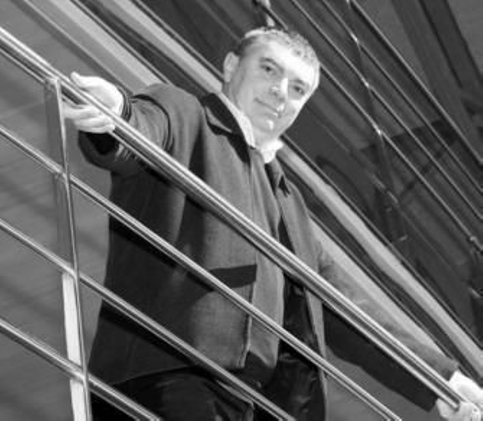 Albertí presenta una obra llena de ironía.