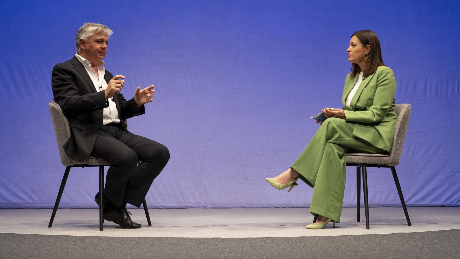 Diálogo entre Juan Álvaro Alayo y la alcaldesa de San Fernando, Patricia Cavada,