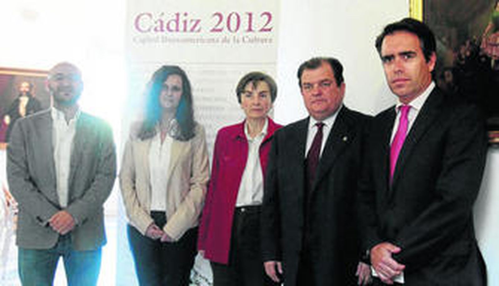 De izquierda a derecha, Alejandro Luque, Alicia Escart, Pilar Drake, Antonio Castillo y Rafael Navas, tras la entrega de los premios.