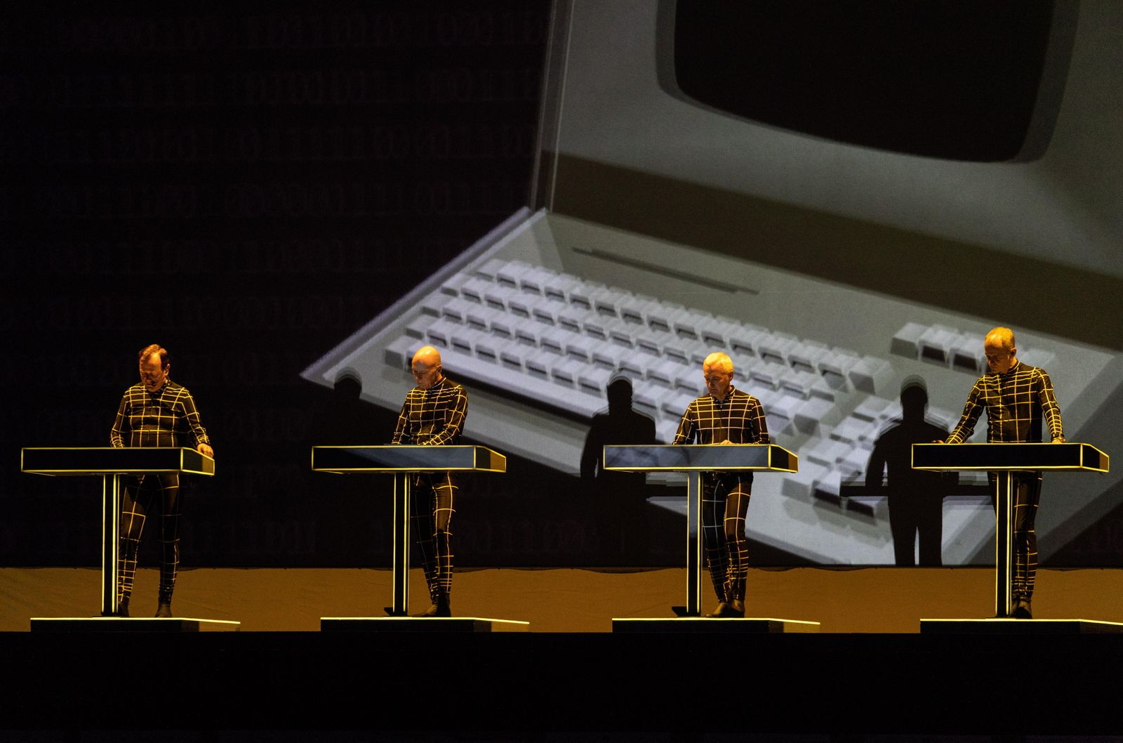 Kraftwerk, en una actuación en el Lollapalooza Berlin de 2018.