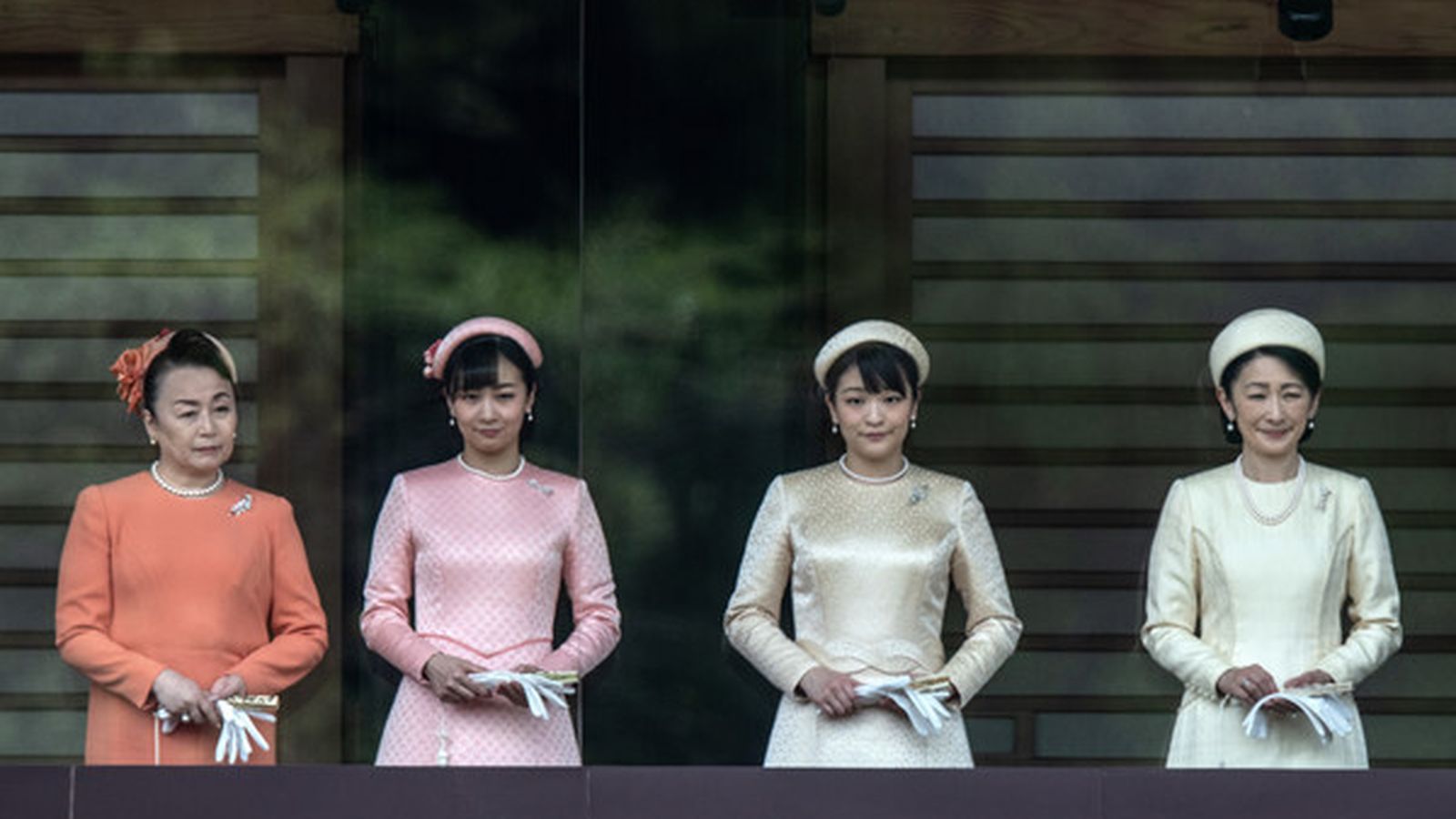 De i. a dcha. las princesas Tomohito, Mako, Kako y Kiko.