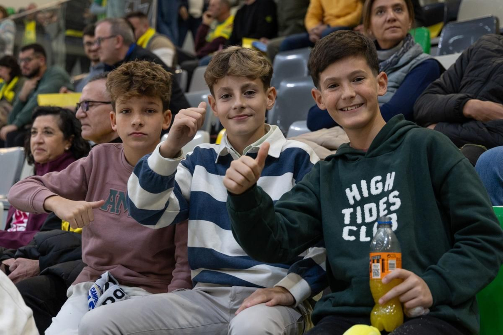 La fiesta amarilla en la goleada del Jaén FS al Barça, en imágenes