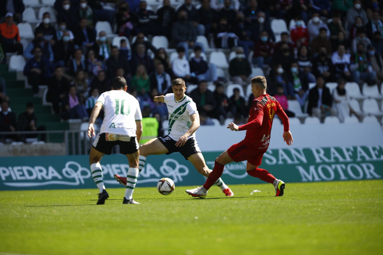 La victoria del Córdoba CF ante el Mensajero, en imágenes