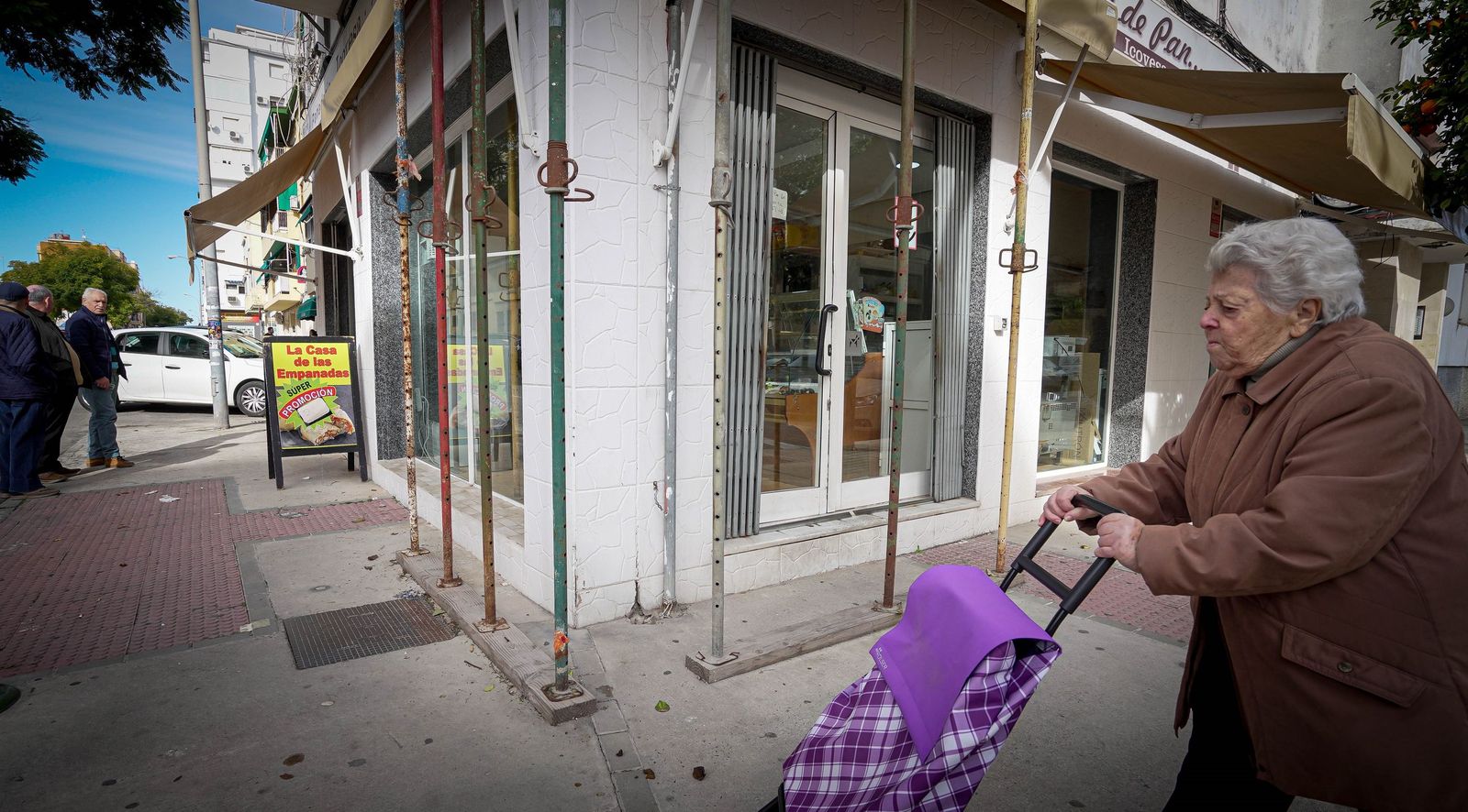 Icovesa, una barriada de Jerez "en la UCI"