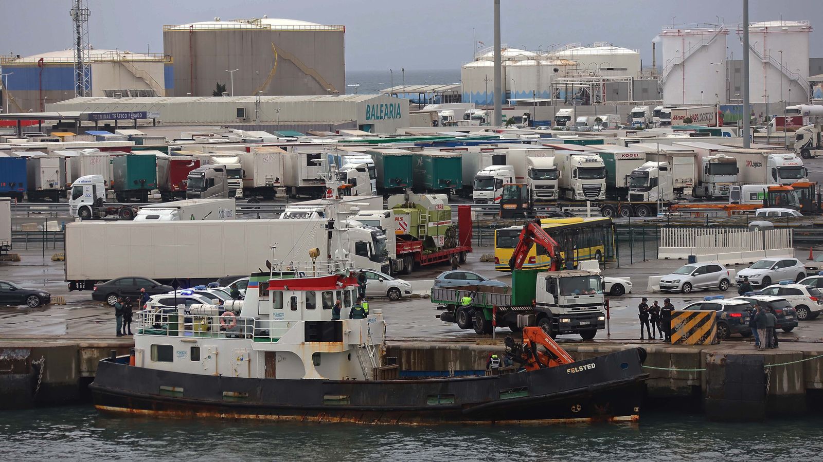 Fotos de la intervención de hachís en el remolcador 'Felsted' en el puerto de Algeciras