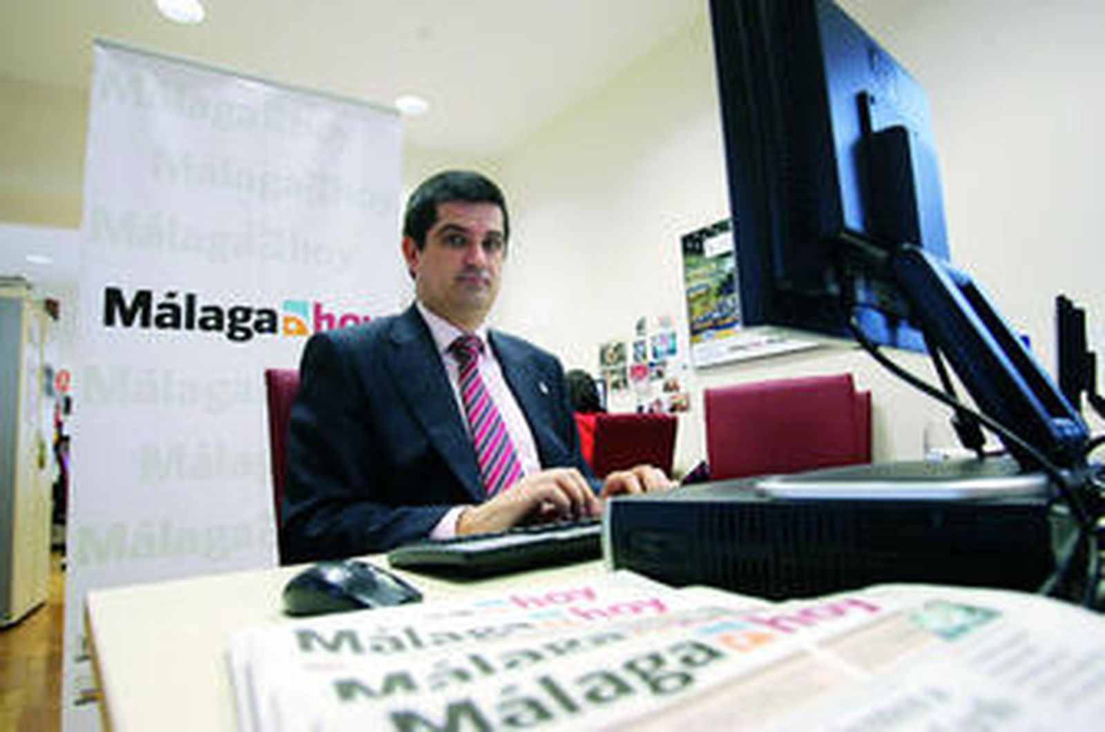 El delegado de Cultura de la Junta de Andalucía, Manuel Jesús García, responde a los lectores.