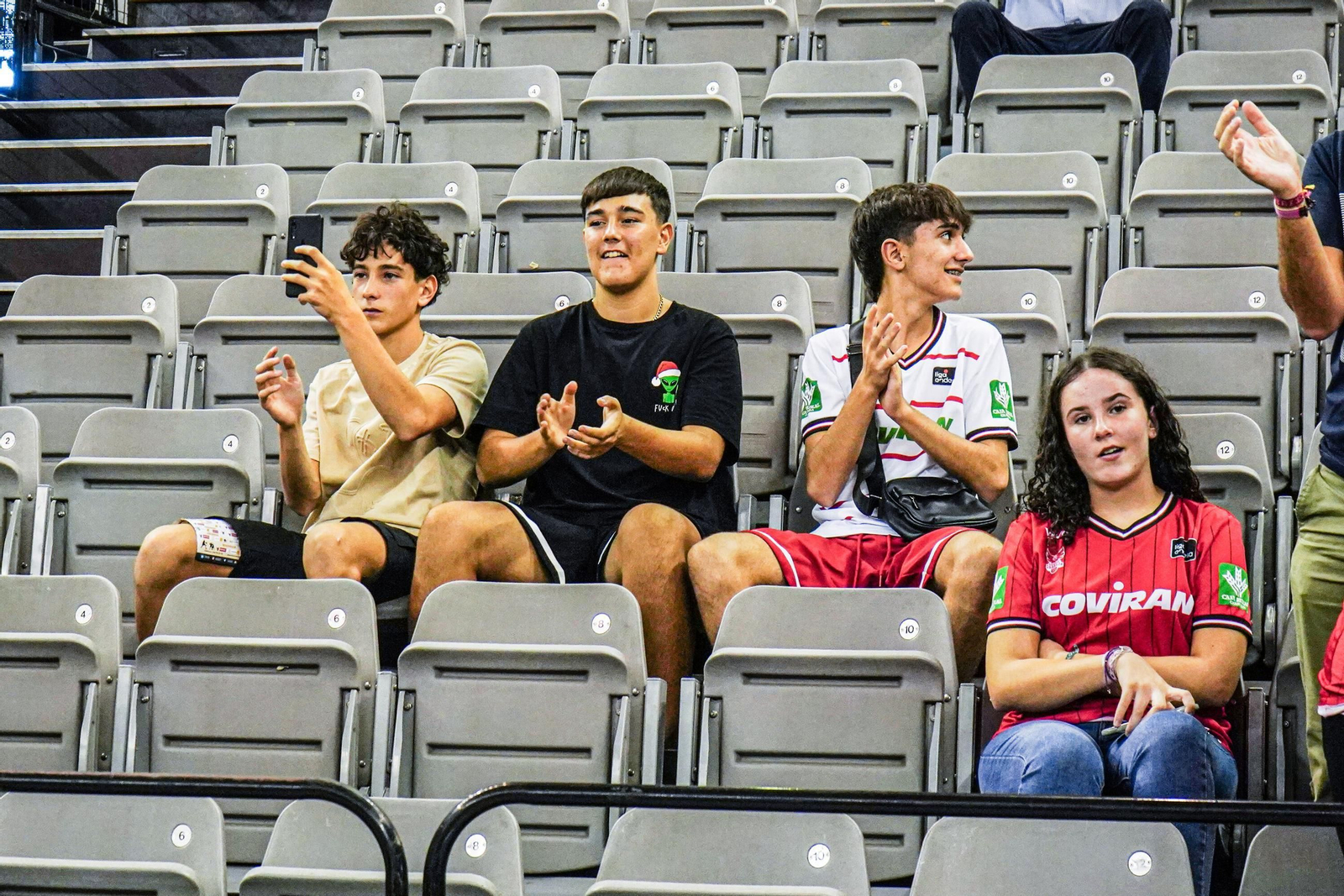 Encuéntrate en las gradas del Palacio de Deportes en el partido del Covirán Granada
