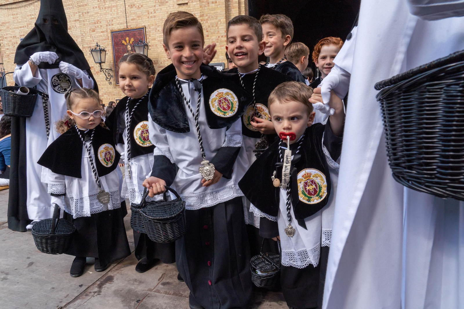 Domingo de Ramos: Imágenes de la procesión de La Sagrada Cena y Maria Santísima del Rosario