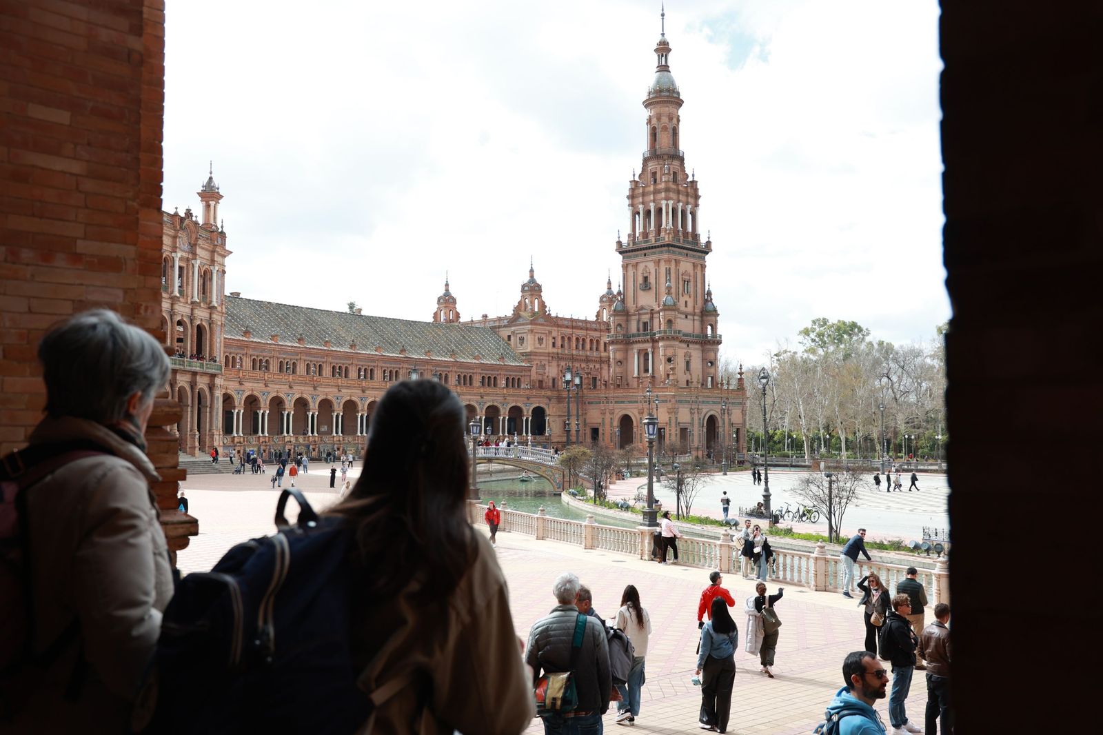 La Plaza de España vista desde la galería de los edificios que la componen.
