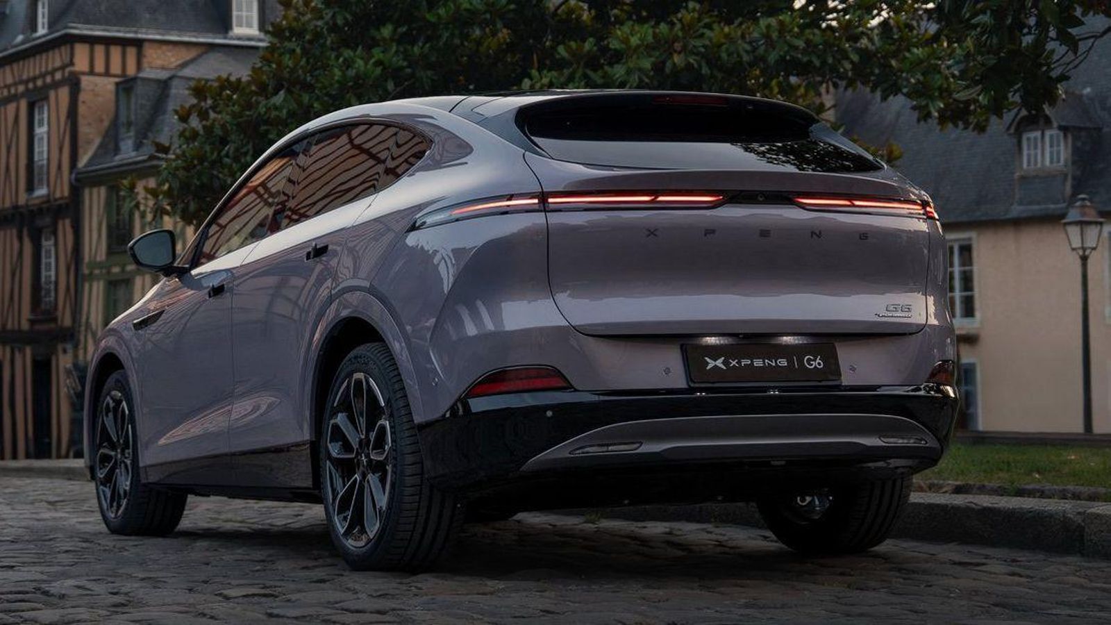 El Xpeng G6, un SUV de tamaño medio, puede elegirse con tracción trasera o total y, en el primer caso, con dos baterías de distinta capacidad.