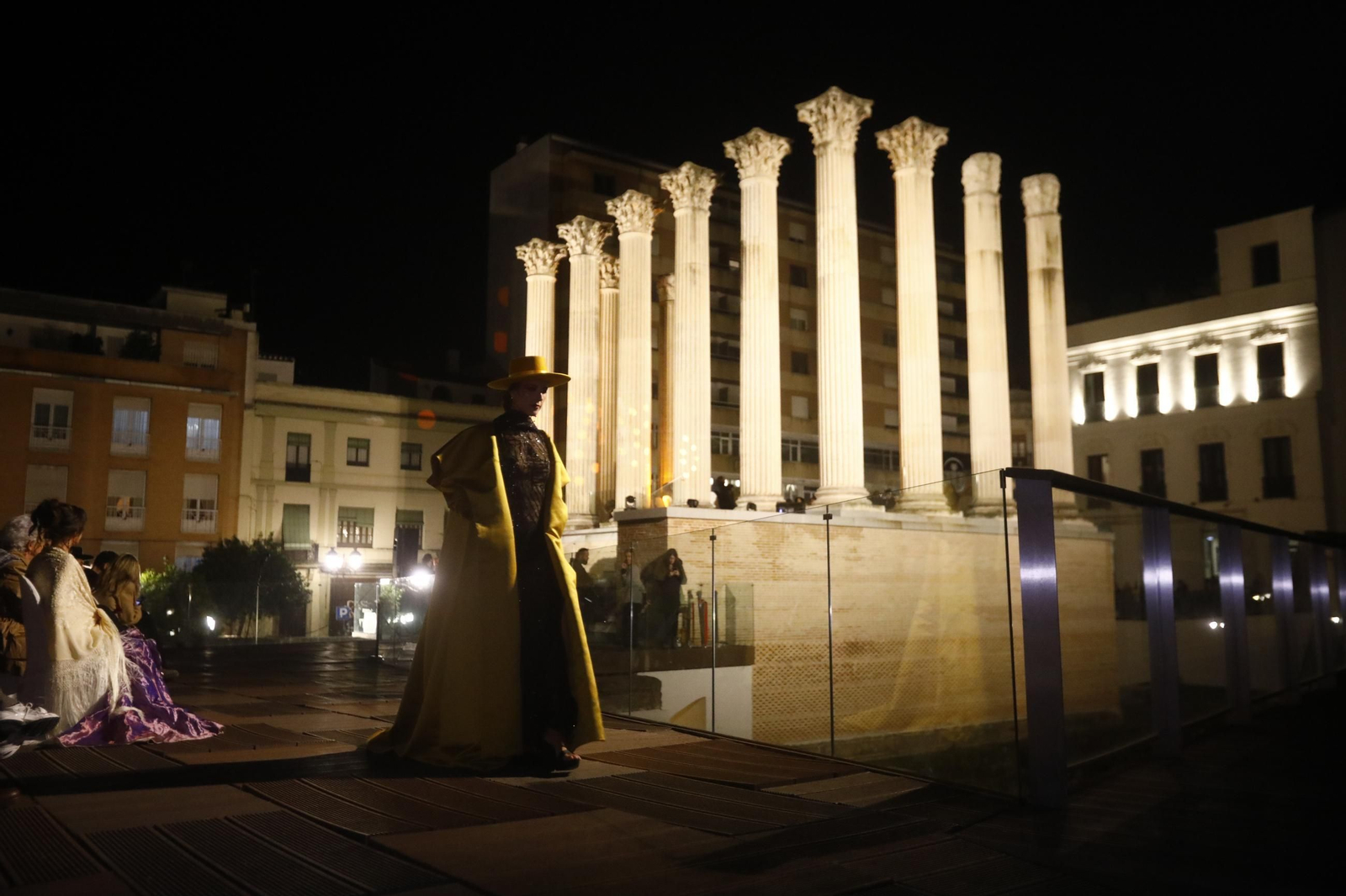 Las mejores imágenes del desfile de Mancini en el Templo Romano de Córdoba