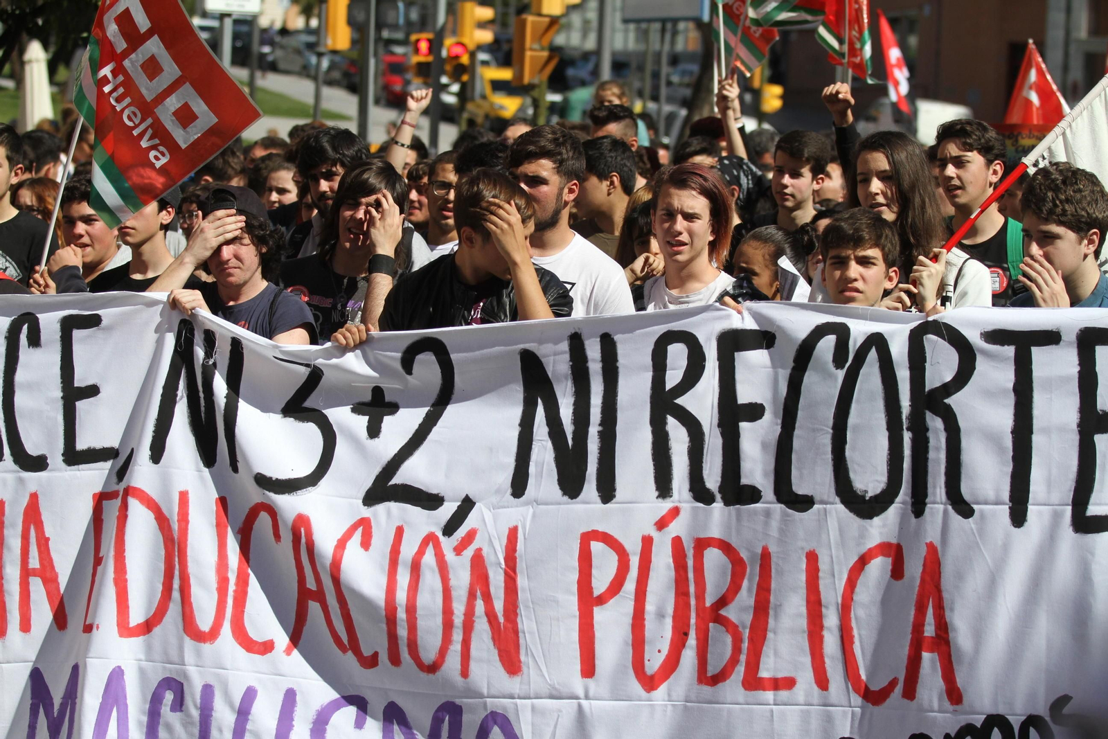 Imágenes  de la manifestación contra la Lomce en Huelva