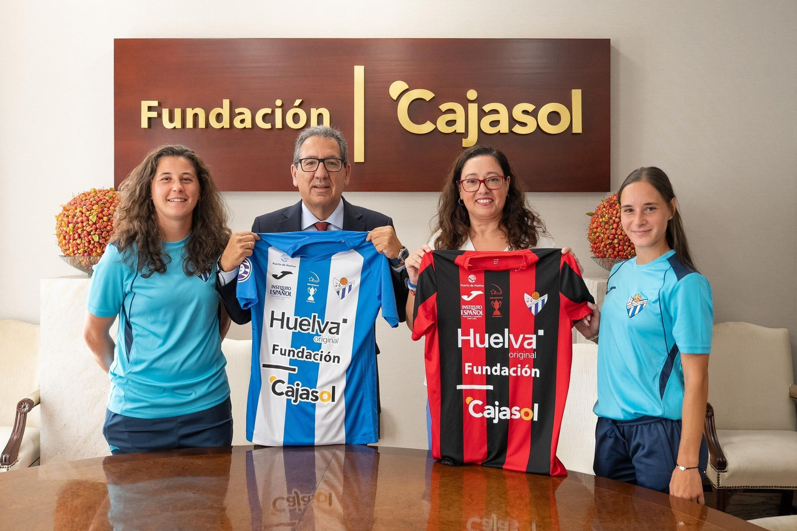 Acuerdo entre la Fundación Cajasol y el Sporting Club de Huelva.