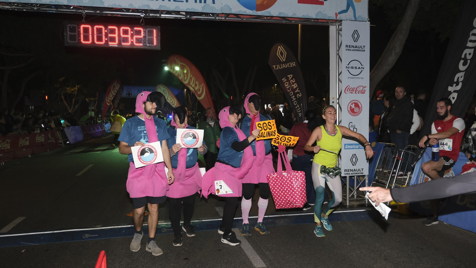 Imágenes de la XIV edición de la San Silvestre de Almería