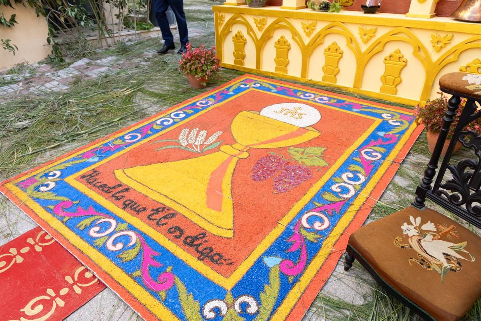 Los vecinos de Villardompardo exponen las obras de su Corpus un año más, en imágenes