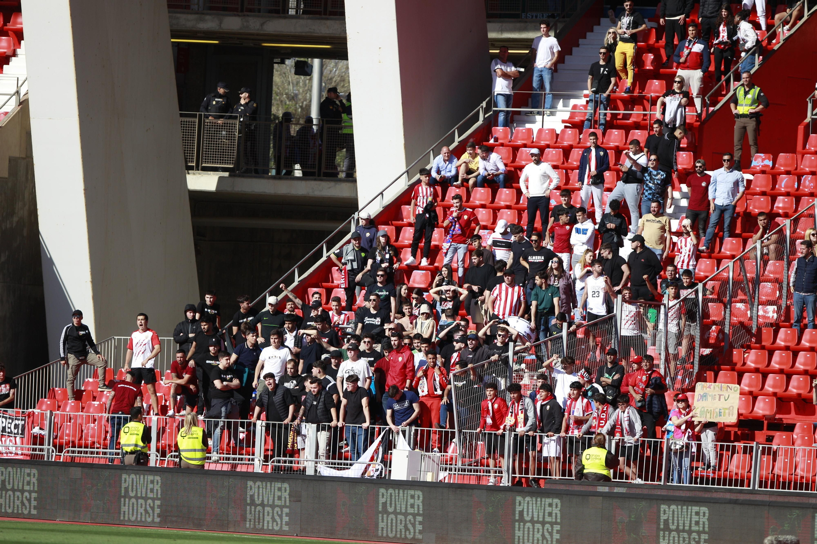 Las imágenes del triste descenso de la UDA ante el Getafe