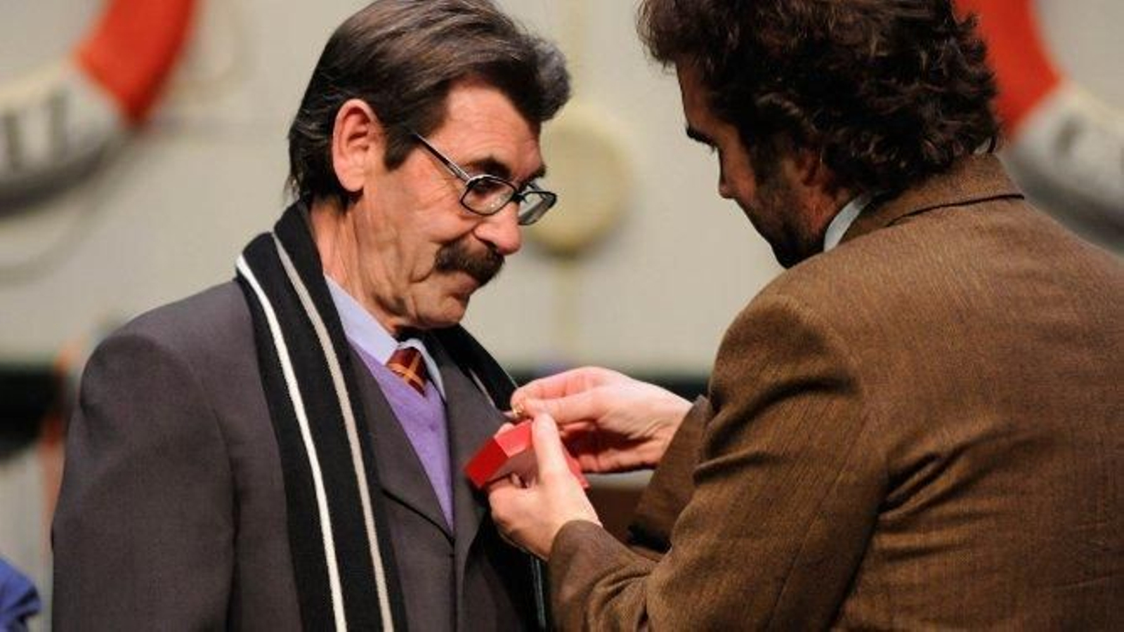 Imagen de archivo de Francisco Díaz García recibiendo un reconocimiento.