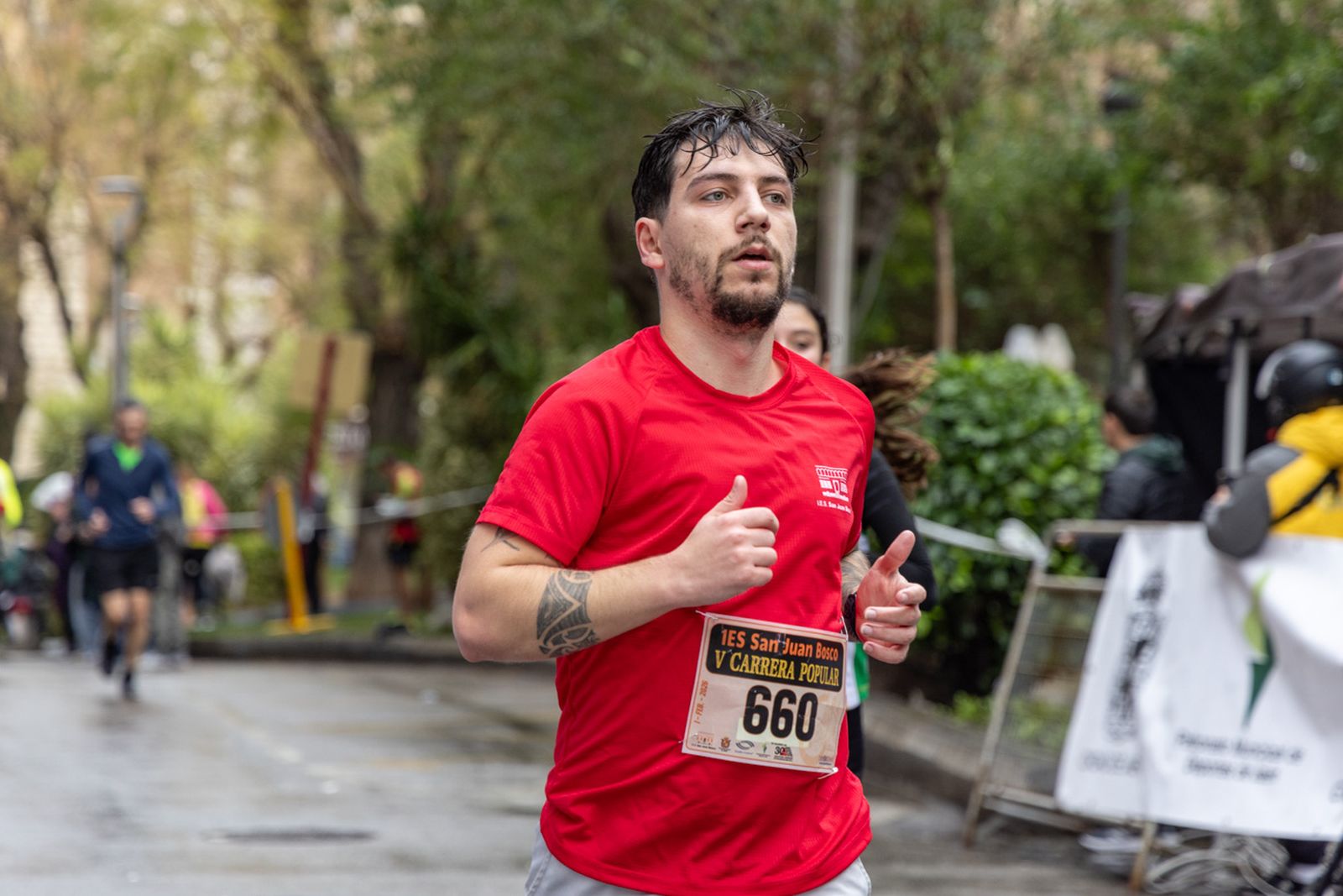 En imágenes: la lluvia no frena a más de un millar de corredores en la V Carrera Popular del IES San Juan Bosco (2)