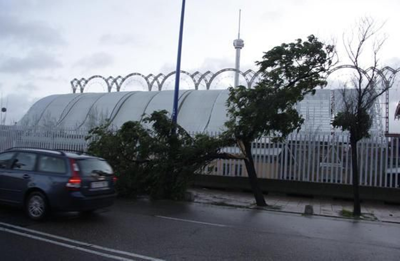 La coincidencia de varias borrascas sobre la Península Ibérica mantendrá el riesgo de lluvias muy elevadas durante toda la semana de Navidad.

Foto: Victoria Hidalgo/Jaime Martínez