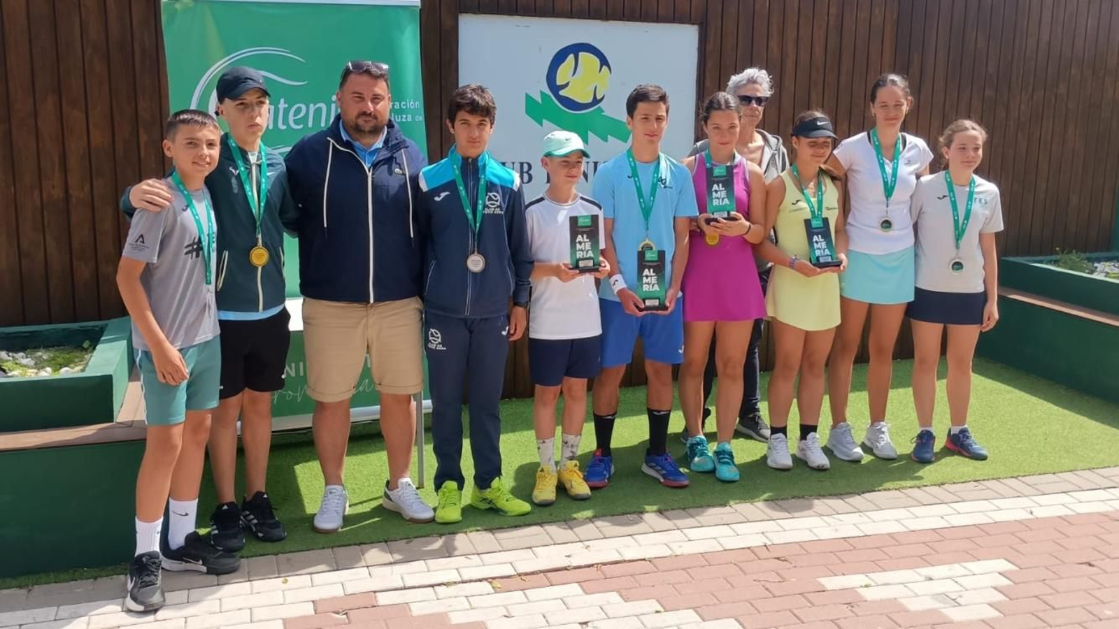 Los premiados de esta cita deportiva disputada en Adra.