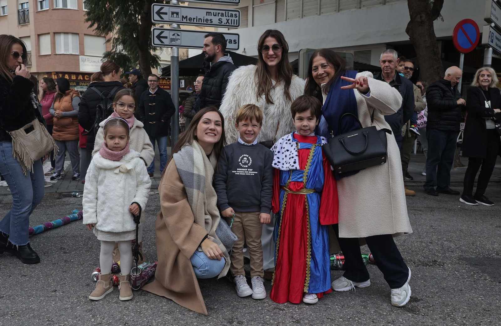 Búscate en las fotos del Arrastre de Latas 2025 en Algeciras